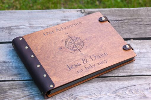 Gästebuch Hochzeit aus Holz mit Gravur - Adventure