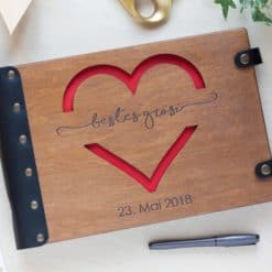 Gästebuch Hochzeit aus Holz mit Gravur - Herzblick