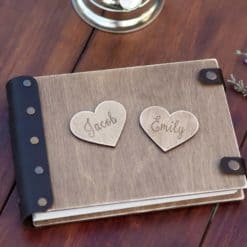 Gästebuch Hochzeit aus Holz mit Gravur - 3D Herzen