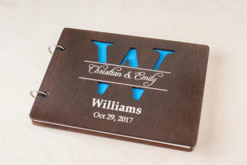 Gästebuch Hochzeit aus Holz mit Gravur - Buchstabenfenster