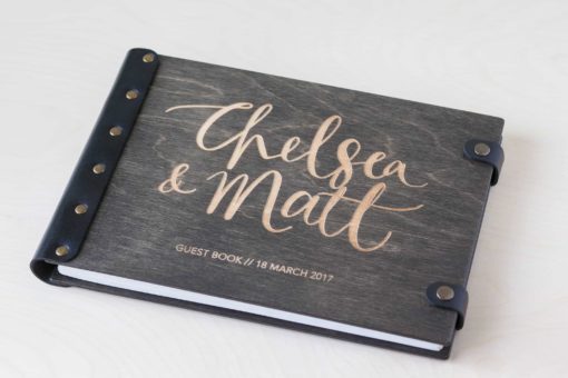 Gästebuch Hochzeit aus Holz mit Gravur - Dark Vintage