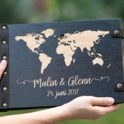 Vintage Fotoalbum aus Holz mit Gravur - Weltkarte Black