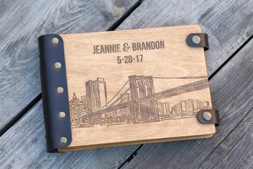 Vintage Fotoalbum aus Holz mit Gravur - Skyline