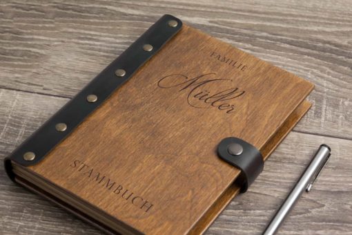 Stammbuch aus Holz mit Gravur - Klassik
