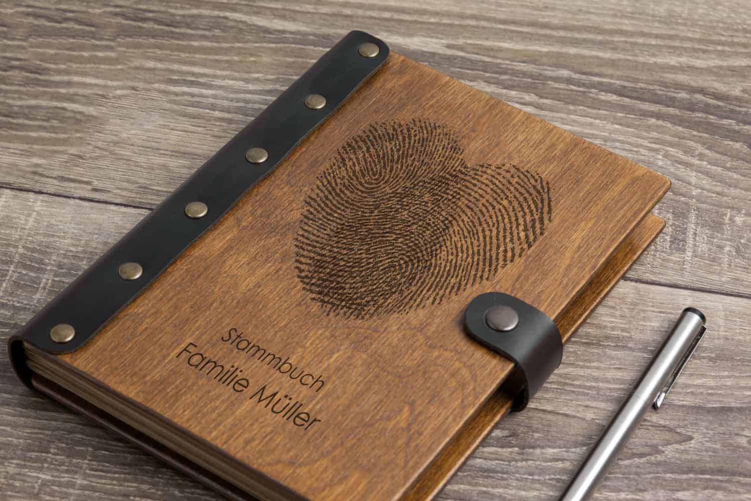 Fingerabdrücke Personalisiertes Stammbuch Birkensperrholz Holz Leder A5 